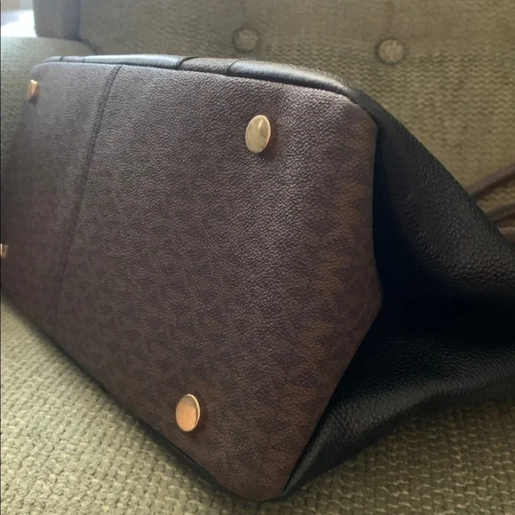 Michael Kors Austin Large Pebbled Leather Satchel - Picture 5 of 15